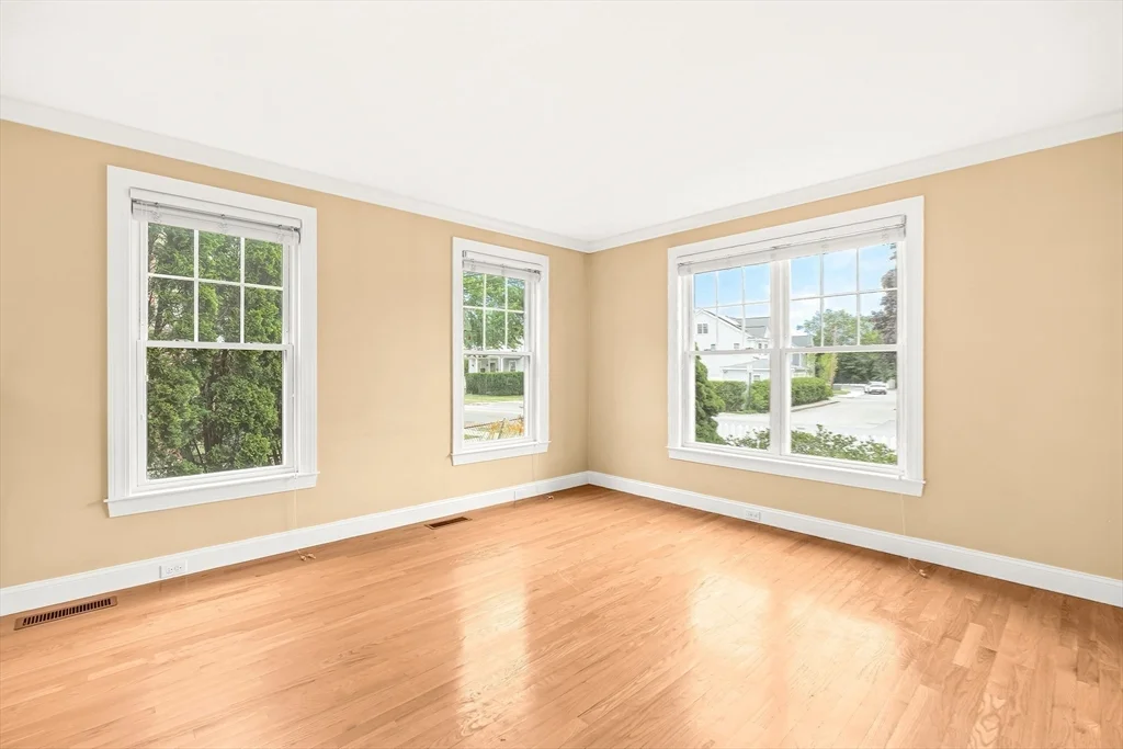 4 bed, 2 bath apartment for rent at 46 Loring Ave, Winchester — photo 16 of 41