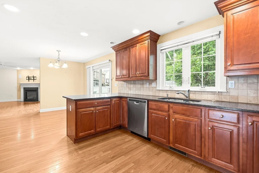 4 bed, 2 bath apartment for rent at 46 Loring Ave, Winchester — photo 10 of 41