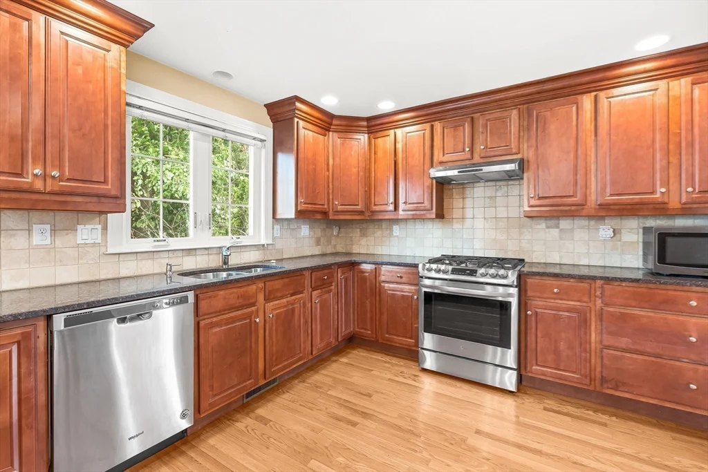 4 bed, 2 bath apartment for rent at 46 Loring Ave, Winchester — photo 11 of 41