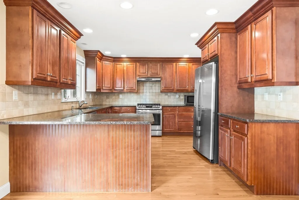 4 bed, 2 bath apartment for rent at 46 Loring Ave, Winchester — photo 9 of 41