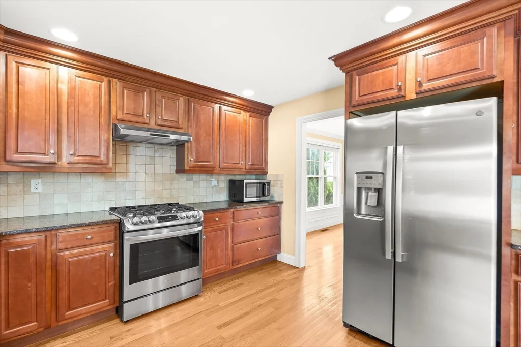 4 bed, 2 bath apartment for rent at 46 Loring Ave, Winchester — photo 12 of 41