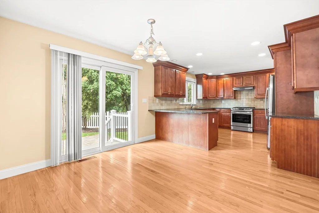 4 bed, 2 bath apartment for rent at 46 Loring Ave, Winchester — photo 8 of 41