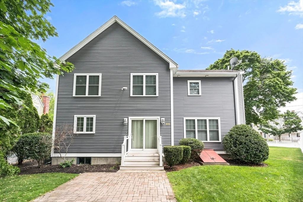 4 bed, 2 bath apartment for rent at 46 Loring Ave, Winchester — photo 3 of 41