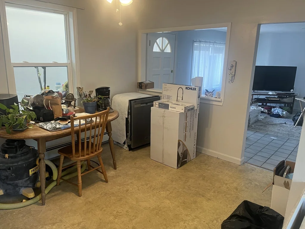 4 bed, 1 bath apartment for rent at 46 Lowell St Unit B, Peabody — photo 5 of 9