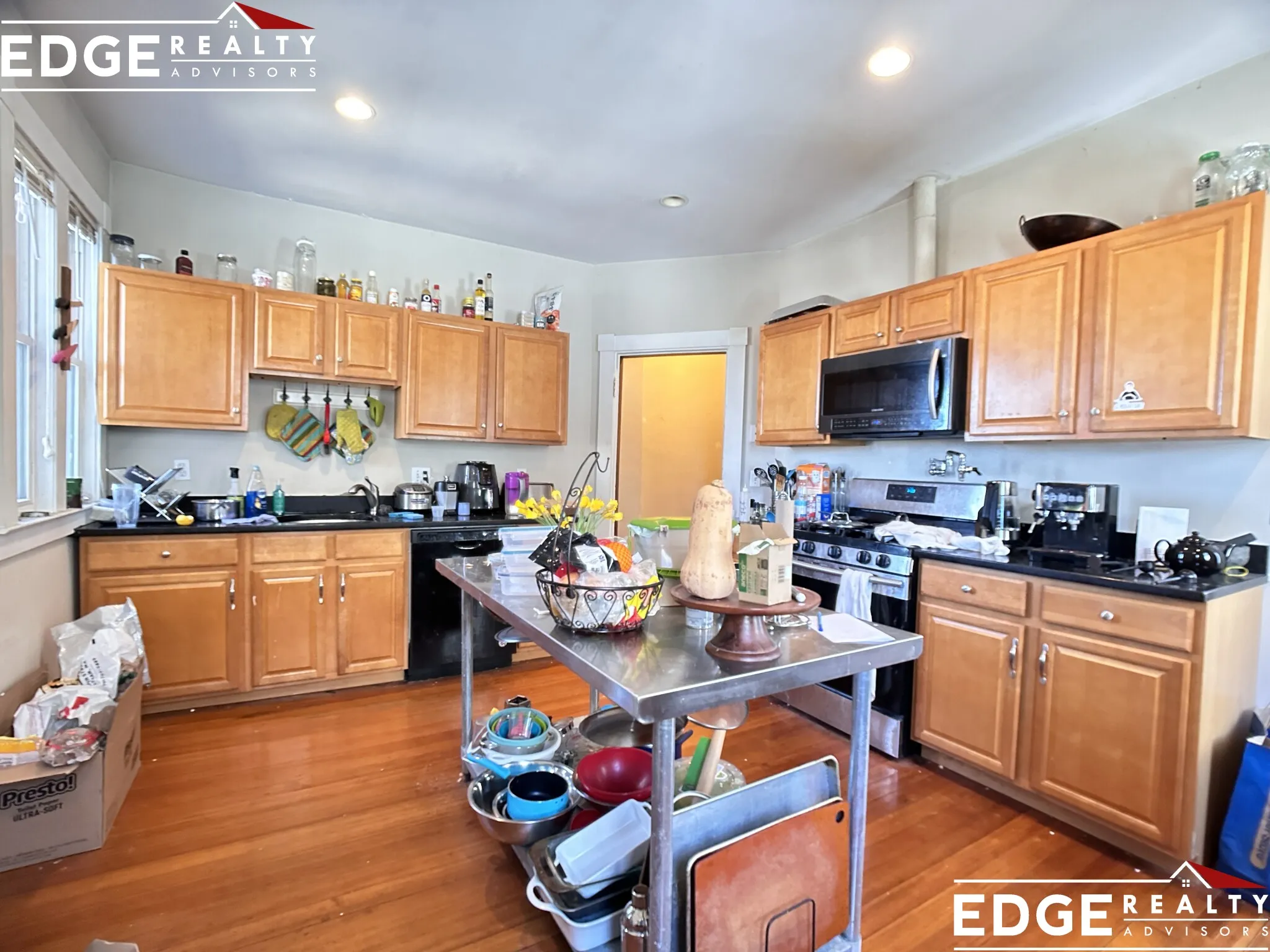 4 bed, 2 bath apartment for rent at 46 Mapleton St Unit 2, Brighton — photo 1 of 10