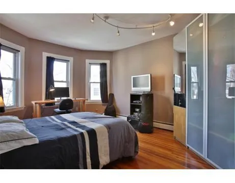 3 bed, 1 bath apartment for rent at 46 Middle St Unit 1, South Boston — photo 2 of 19