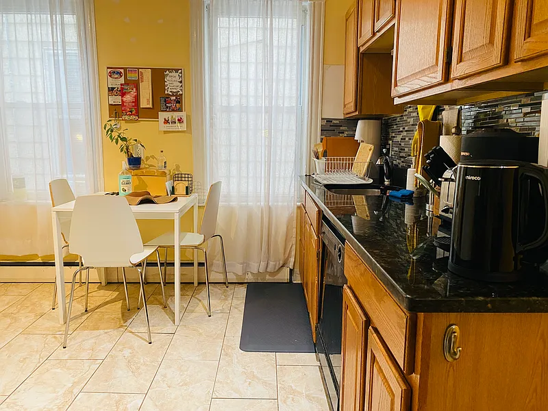 3 bed, 1 bath apartment for rent at 46 Middle St Unit 1, South Boston — photo 10 of 19