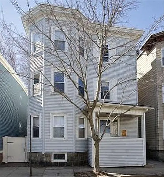 3 bed, 1 bath apartment for rent at 46 Middle St Unit 1, South Boston — photo 15 of 19