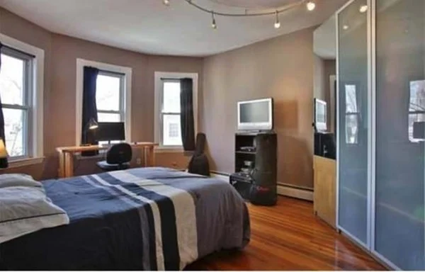 3 bed, 1 bath apartment for rent at 46 Middle St Unit 2, South Boston — photo 4 of 6