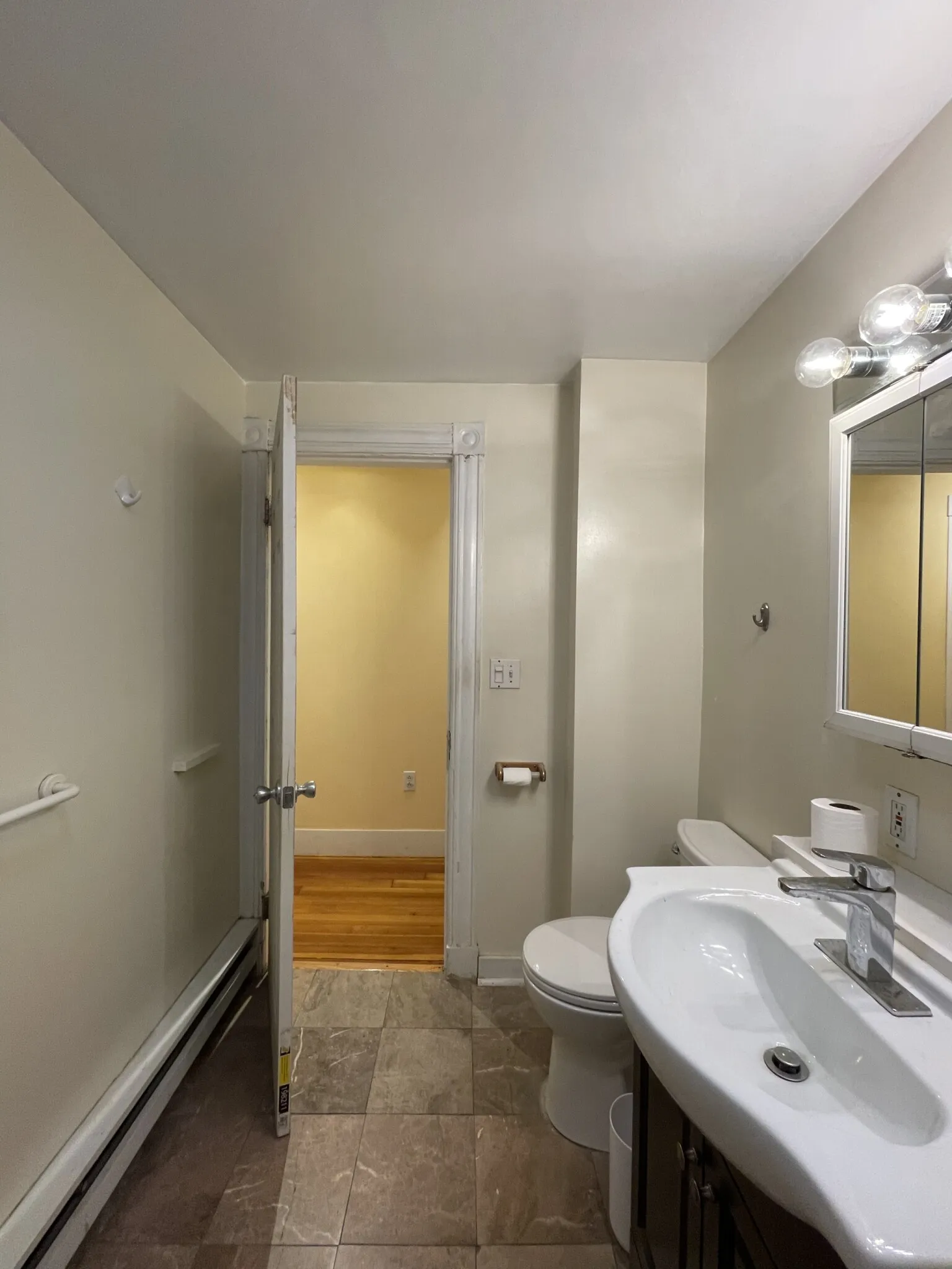 3 bed, 1 bath apartment for rent at 46 Middle St Unit 3, South Boston — photo 15 of 19