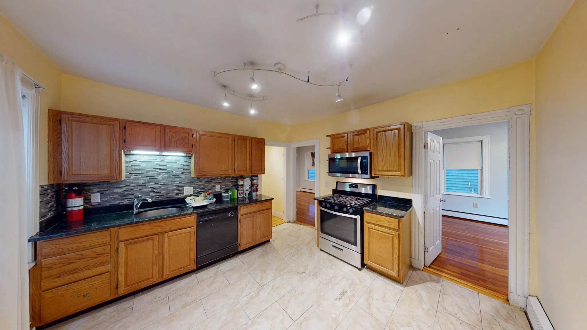 3 bed, 1 bath apartment for rent at 46 Middle St Unit 3, South Boston