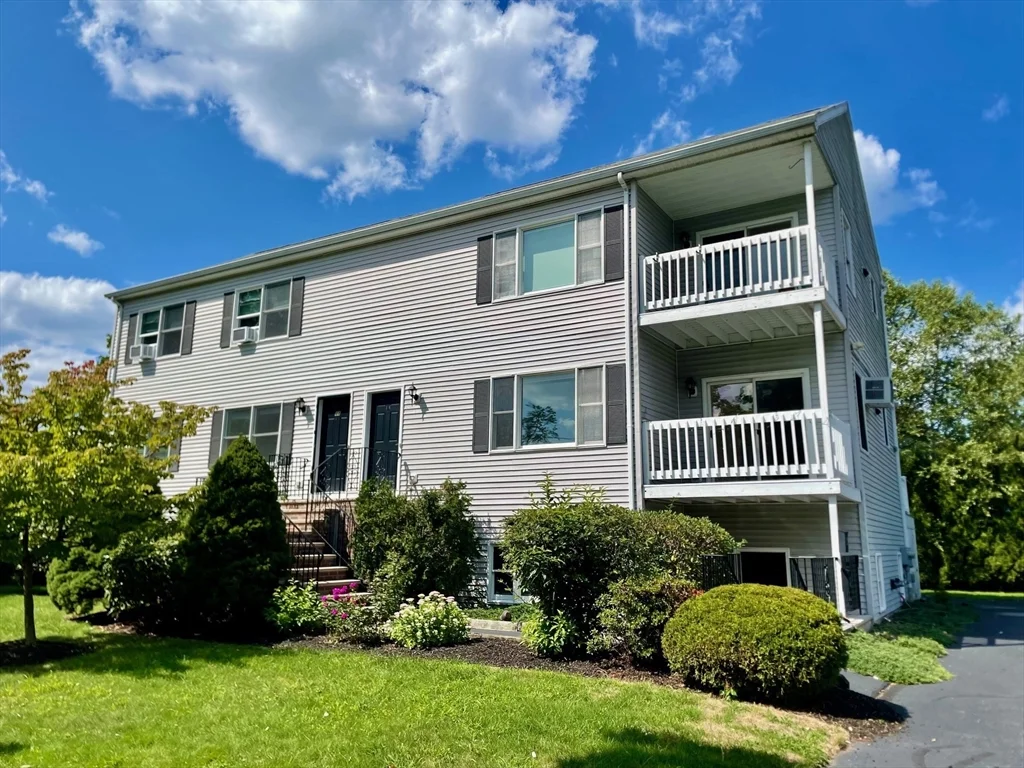 4 bed, 2 bath apartment for rent at 46 Mystic River Rd Unit 46, Medford — photo 16 of 18