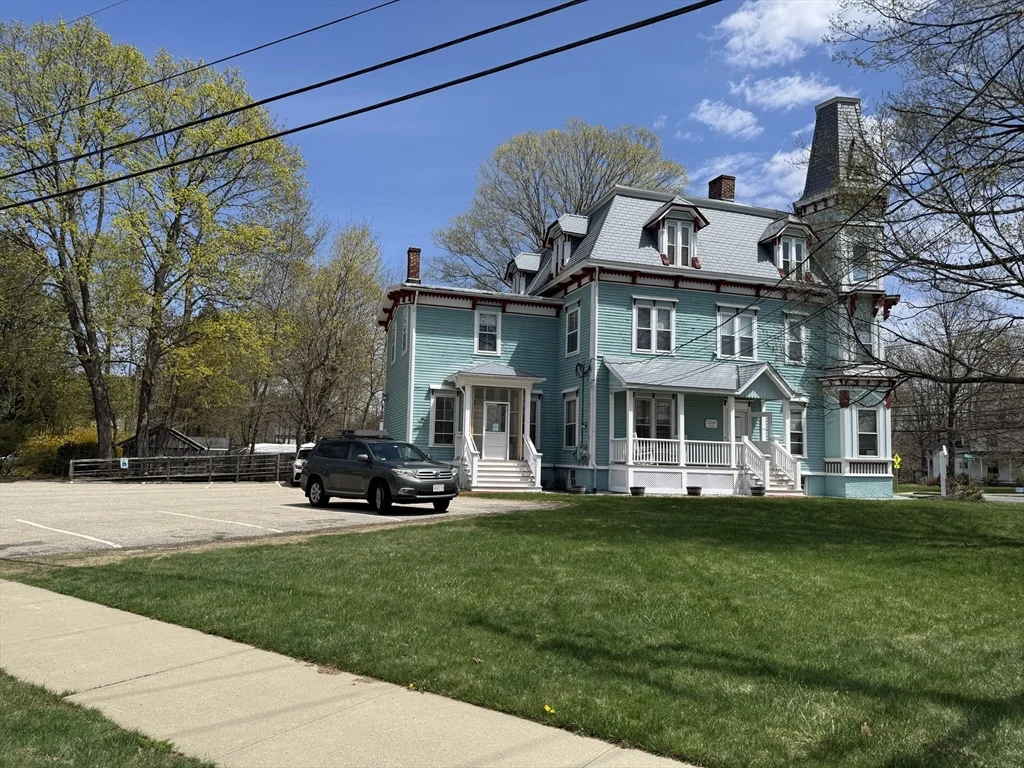 2 bed, 1 bath apartment for rent at 46 North Main St Unit 2, West Brookfield — photo 2 of 22