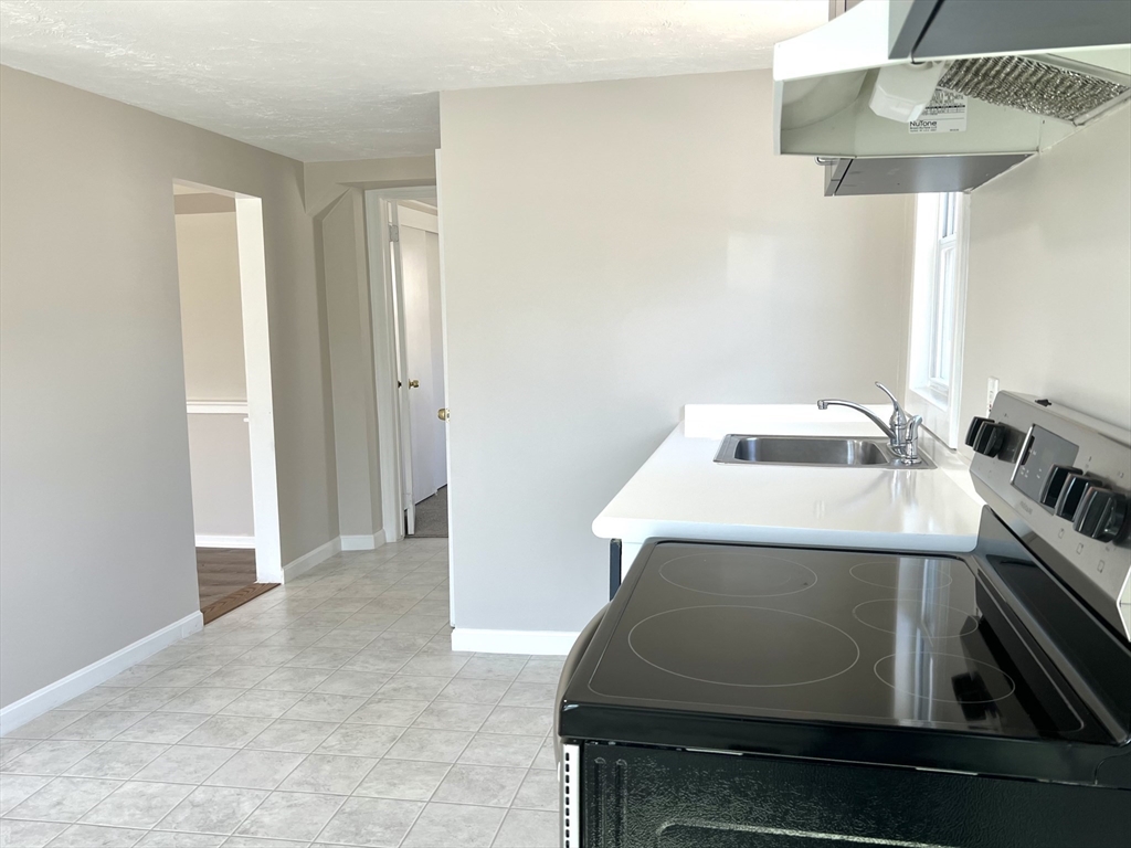 2 bed, 1 bath apartment for rent at 46 Ocean Ave, Halifax — photo 3 of 8