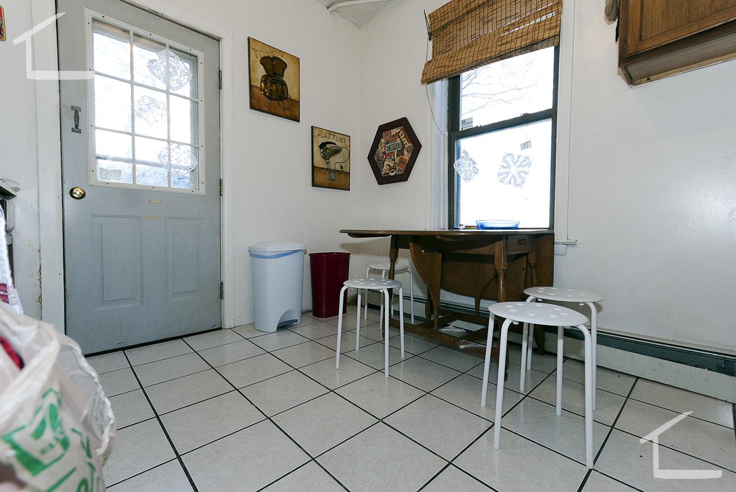 4 bed, 1 bath apartment for rent at 46 Park Vale Ave Unit 6, Brighton — photo 4 of 9
