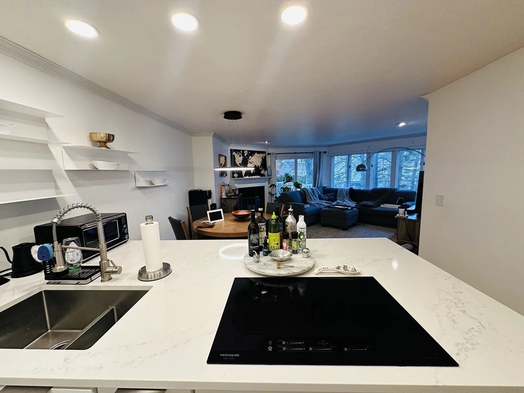 2 bed, 2 bath apartment for rent at 46 Pointe Rok Unit 46, Worcester — photo 3 of 23