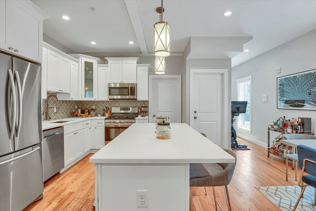 2 bed, 2 bath apartment for rent at 46 Port Norfolk St Unit 1, Dorchester — photo 6 of 24