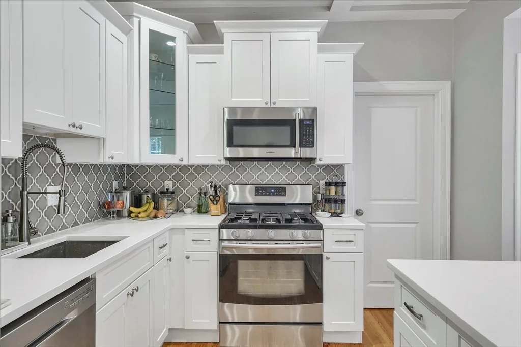 2 bed, 2 bath apartment for rent at 46 Port Norfolk St Unit 1, Dorchester — photo 5 of 24