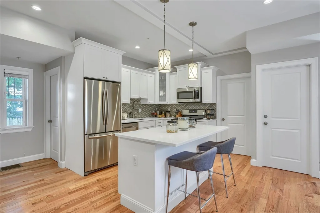 2 bed, 2 bath apartment for rent at 46 Port Norfolk St Unit 1, Dorchester — photo 4 of 24