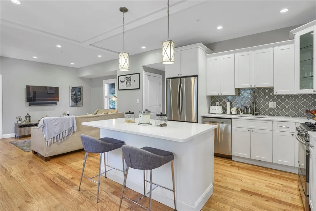 2 bed, 2 bath apartment for rent at 46 Port Norfolk St Unit 1, Dorchester — photo 3 of 24