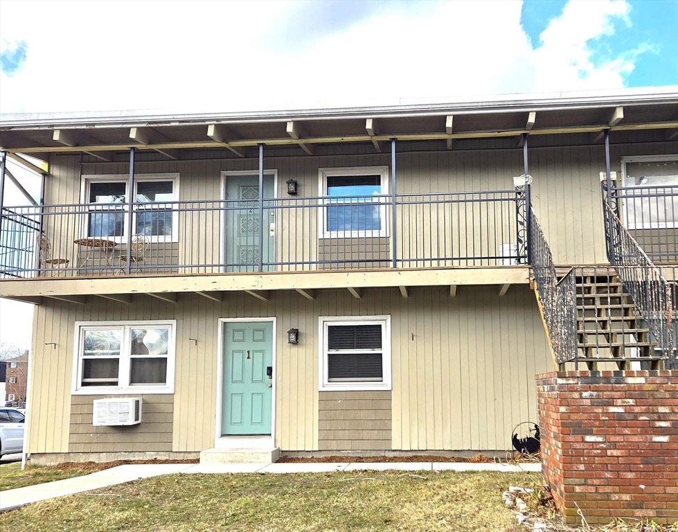 2 bed, 1 bath apartment for rent at 46 Pratt St Unit 2, Mansfield — photo 1 of 10