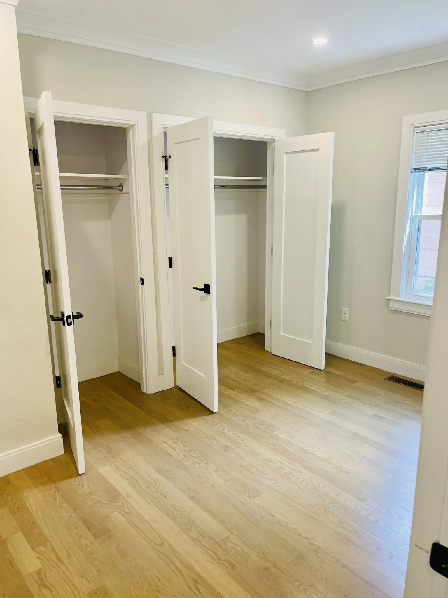 4 bed, 2 bath apartment for rent at 46 Ridgemont St Unit 1, Allston — photo 8 of 10