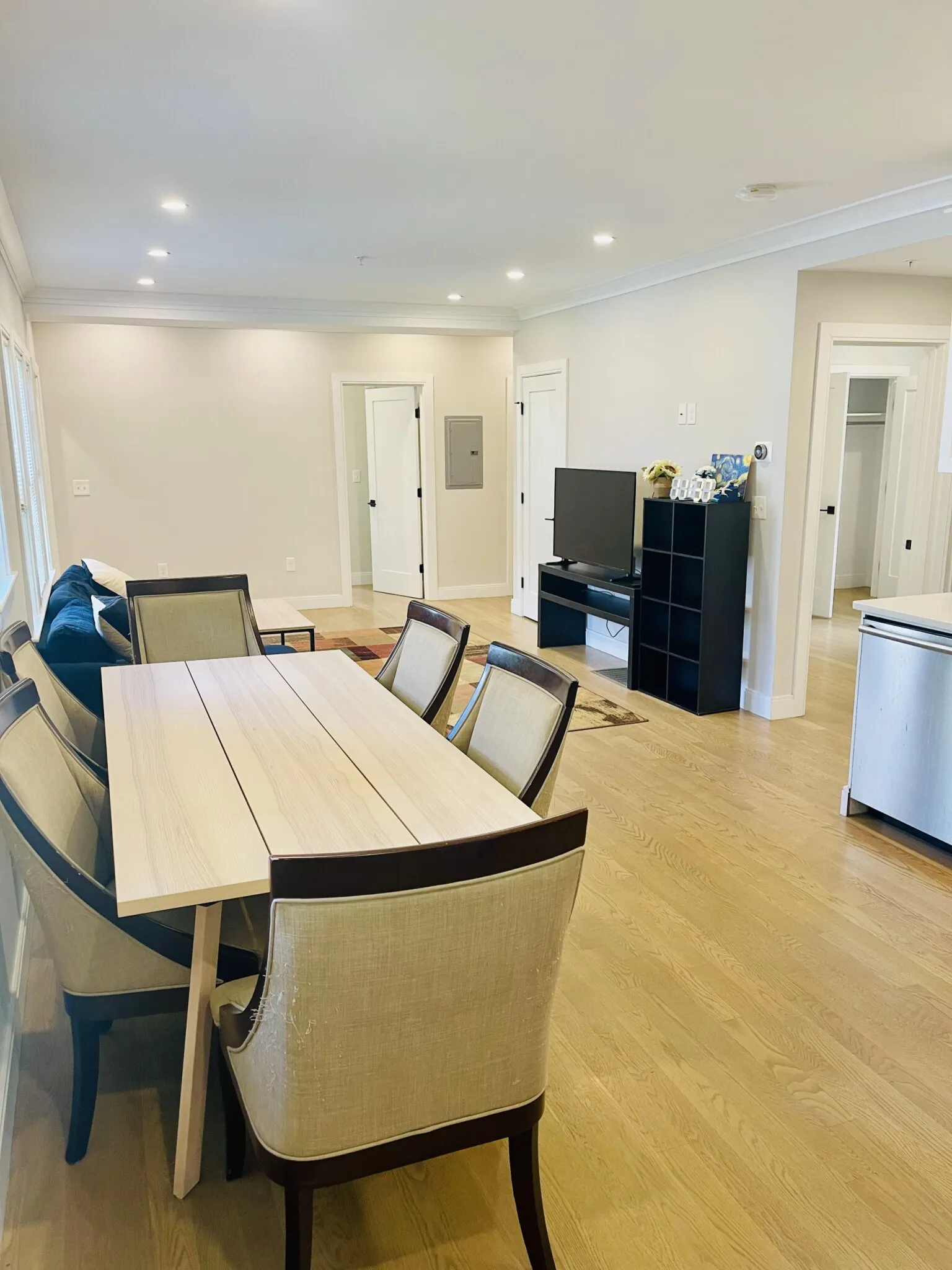 4 bed, 2 bath apartment for rent at 46 Ridgemont St Unit 1, Allston — photo 2 of 10