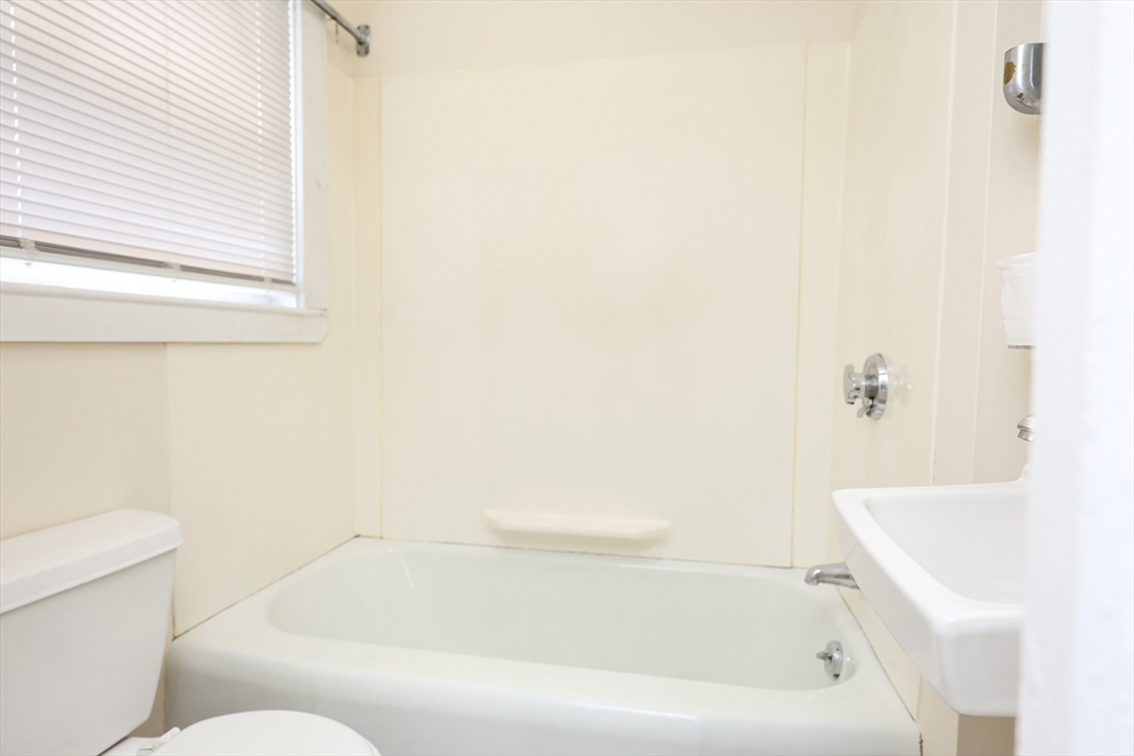 1 bed, 1 bath apartment for rent at 46 River St Unit 1, Braintree — photo 14 of 17