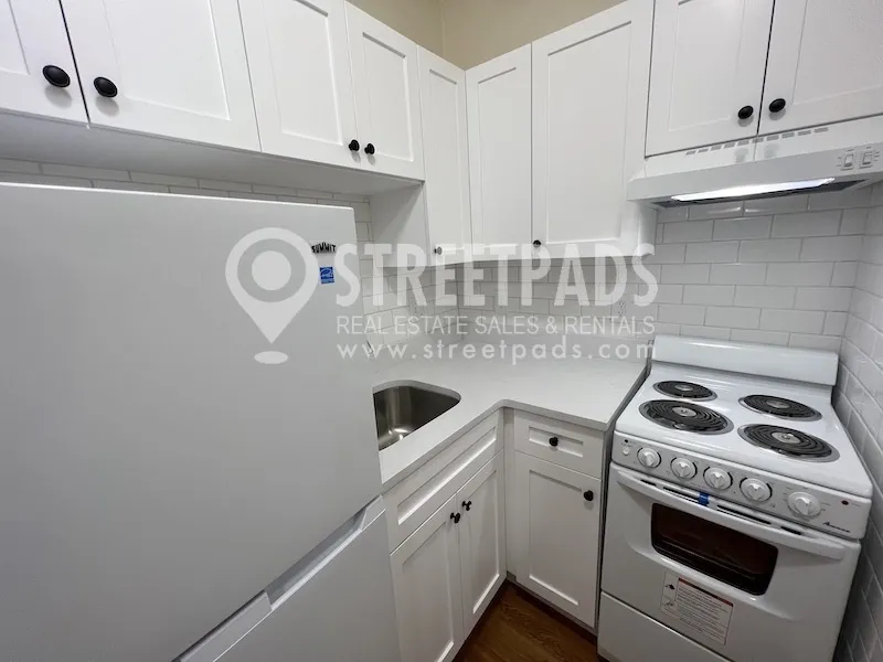 Studio bed, 1 bath apartment for rent at 46 South Huntington Ave Unit 21, Mission Hill — photo 3 of 17