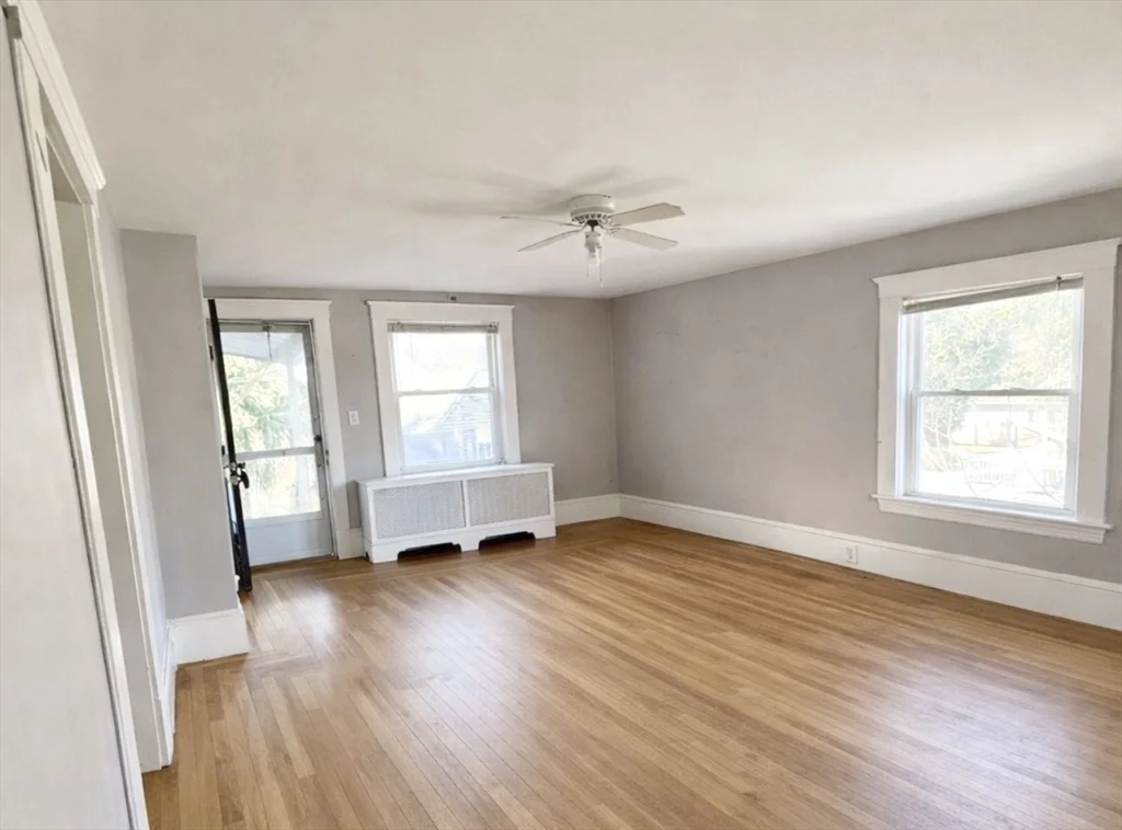 2 bed, 1 bath apartment for rent at 46 Standish Ave Unit 2, North Plymouth — photo 2 of 9
