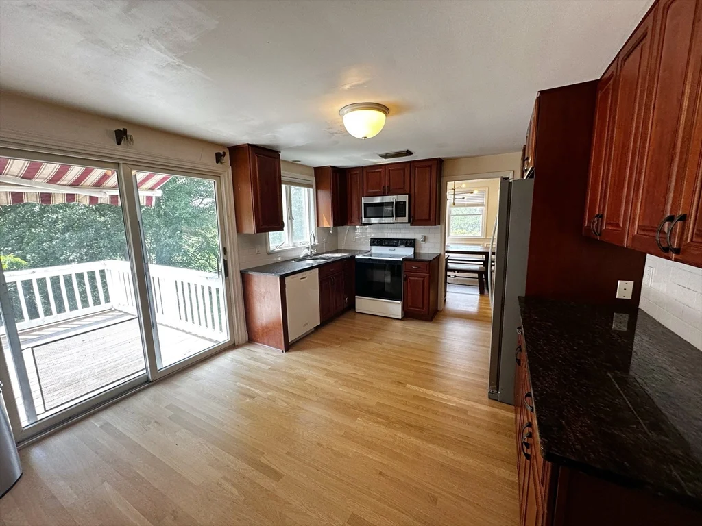 6 bed, 4+ bath apartment for rent at 46 Sunset Rd Unit 46, Needham — photo 14 of 23