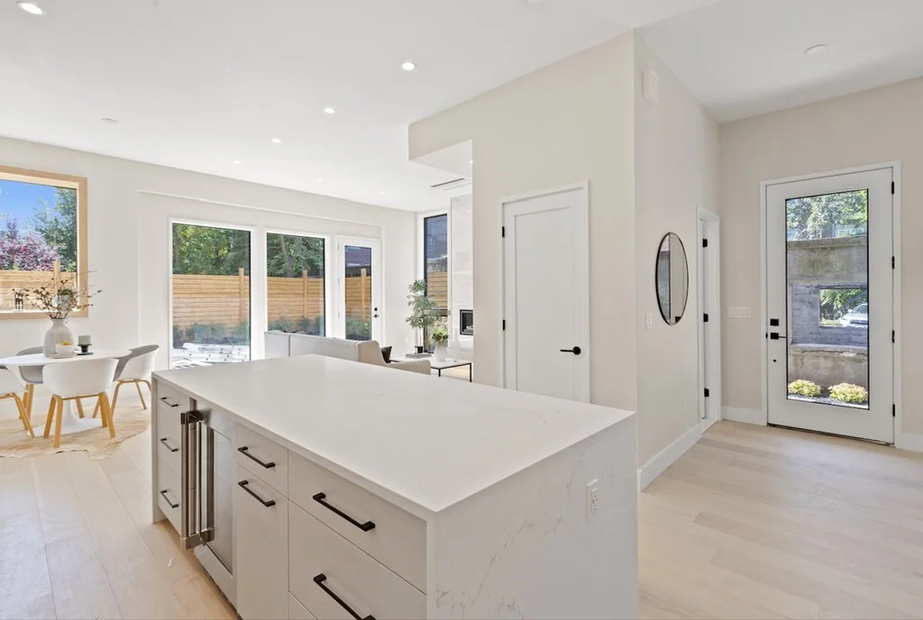 4 bed, 4+ bath apartment for rent at 46 Vernon St Unit 46, Brookline — photo 3 of 22