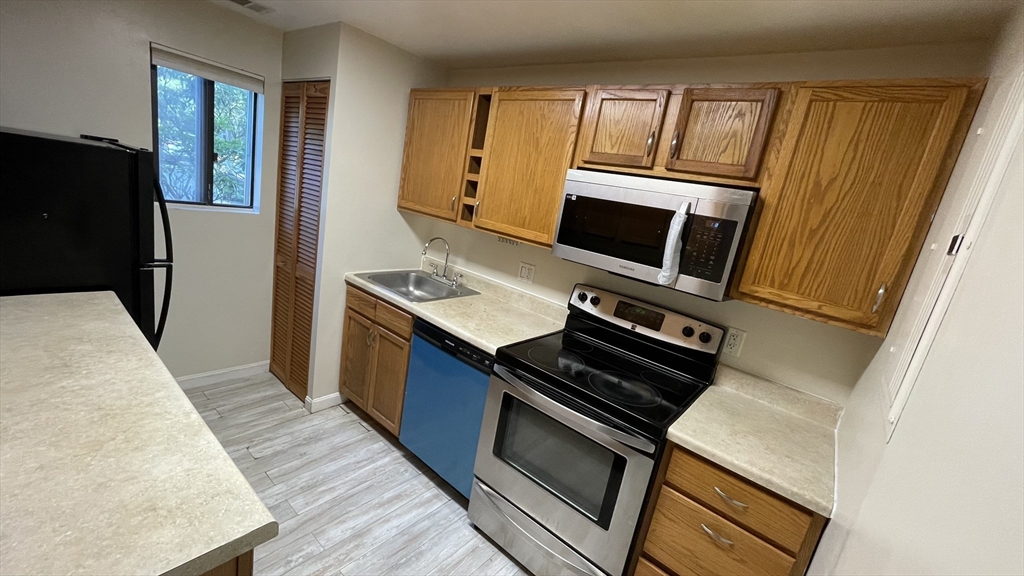 2 bed, 1 bath apartment for rent at 46 Village Hill Ln Unit 46, Natick — photo 4 of 13