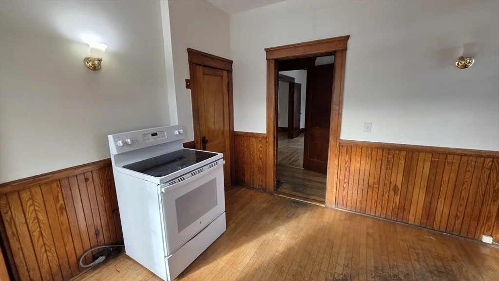 5 bed, 2 bath apartment for rent at 46 Wachusett, Worcester — photo 17 of 42