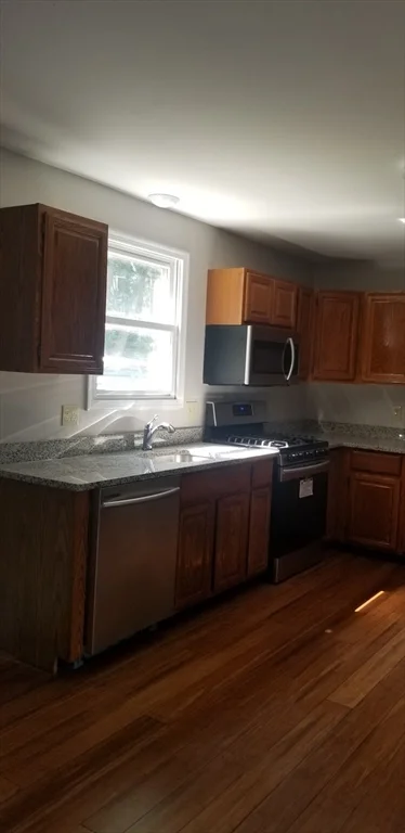 2 bed, 1 bath apartment for rent at 46 Walton Unit R, Fitchburg — photo 3 of 18