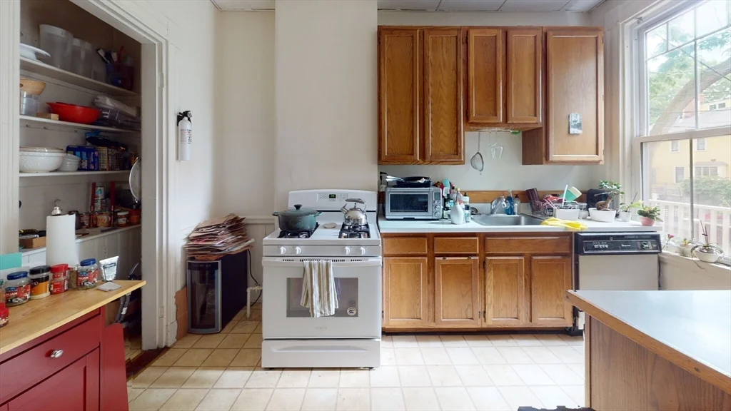 1 bed, 1 bath apartment for rent at 46 Waverly St Unit 1, Brookline — photo 1 of 9