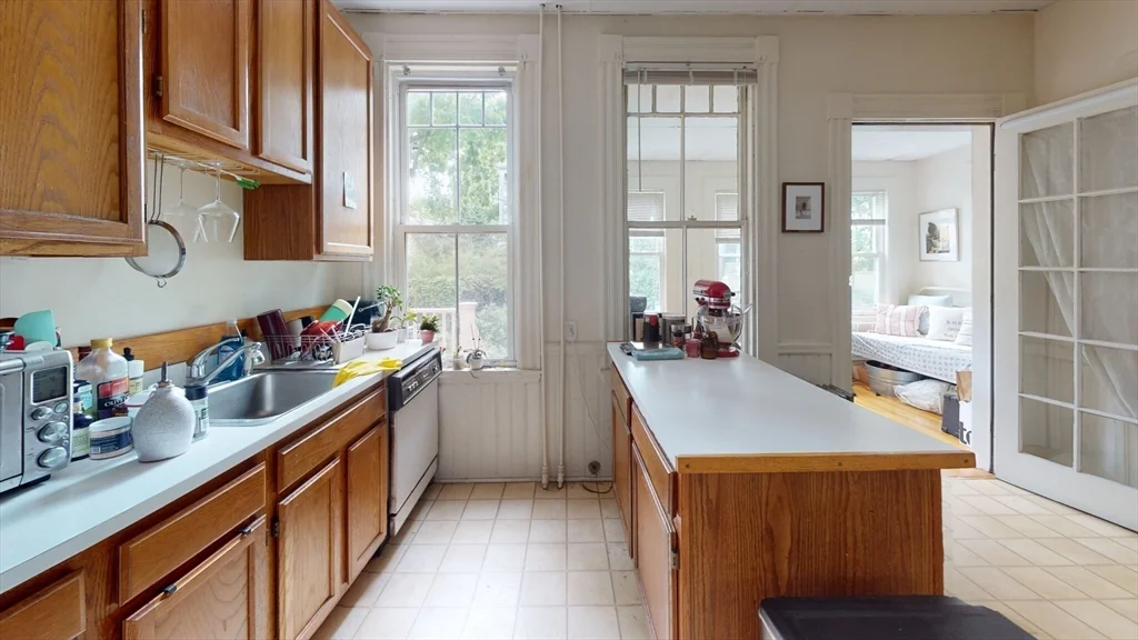 1 bed, 1 bath apartment for rent at 46 Waverly St Unit 1, Brookline — photo 2 of 9