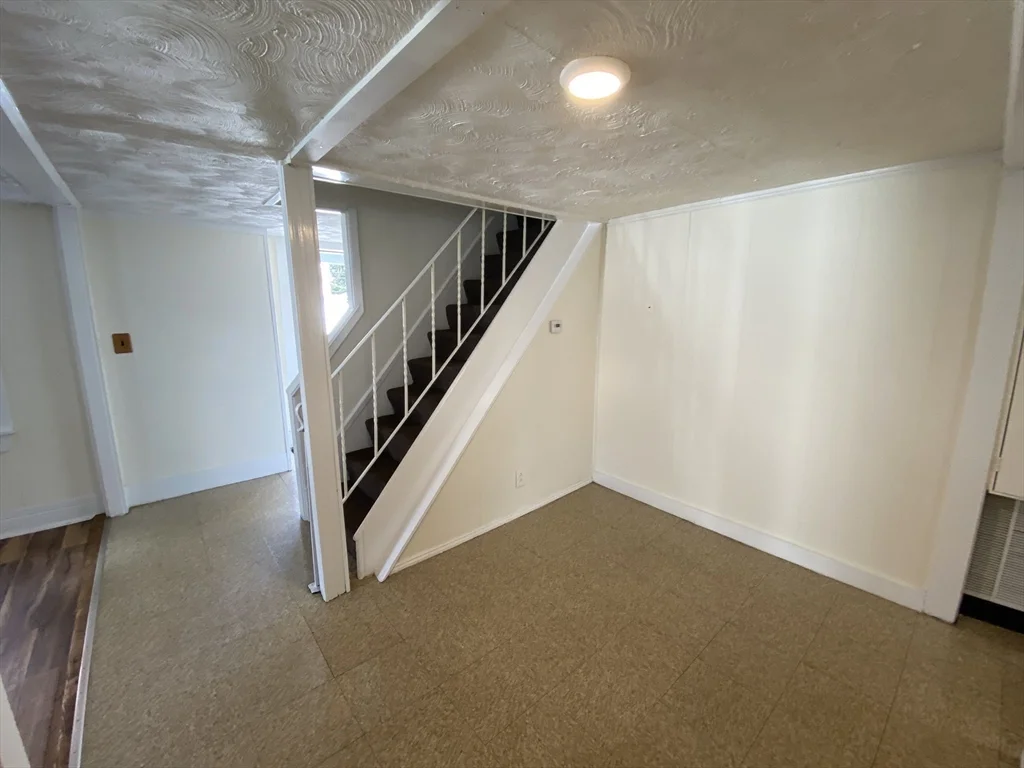 3 bed, 1 bath apartment for rent at 46 Whiting St, Lynn — photo 11 of 16