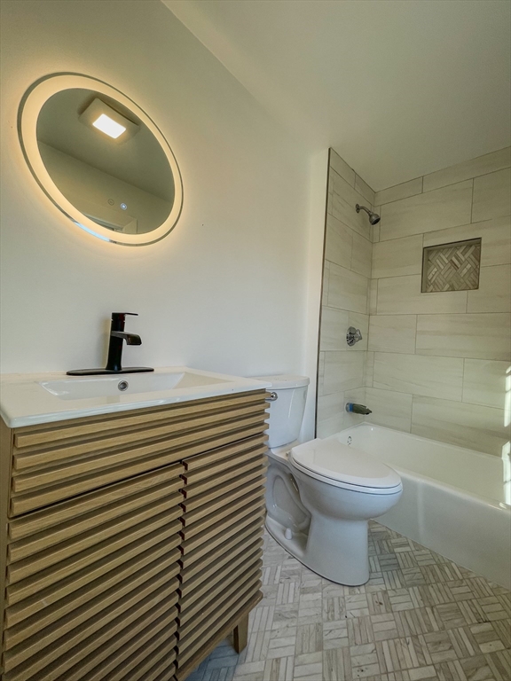 3 bed, 1 bath apartment for rent at 46 Woodlawn Unit 2, Everett — photo 5 of 9