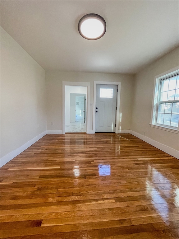 3 bed, 1 bath apartment for rent at 46 Woodlawn Unit 2, Everett — photo 3 of 9