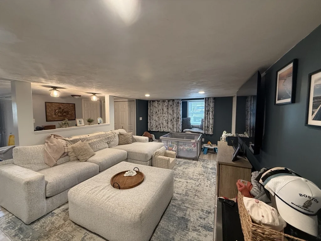 2 bed, 1 bath apartment for rent at 460 Pond St Unit Rear, Braintree — photo 1 of 8