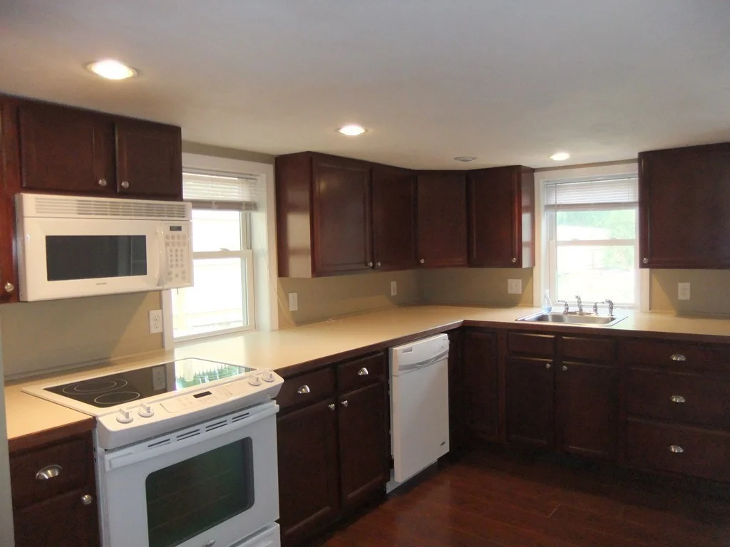 2 bed, 1 bath apartment for rent at 460 Pond St Unit Rear, Braintree — photo 3 of 8