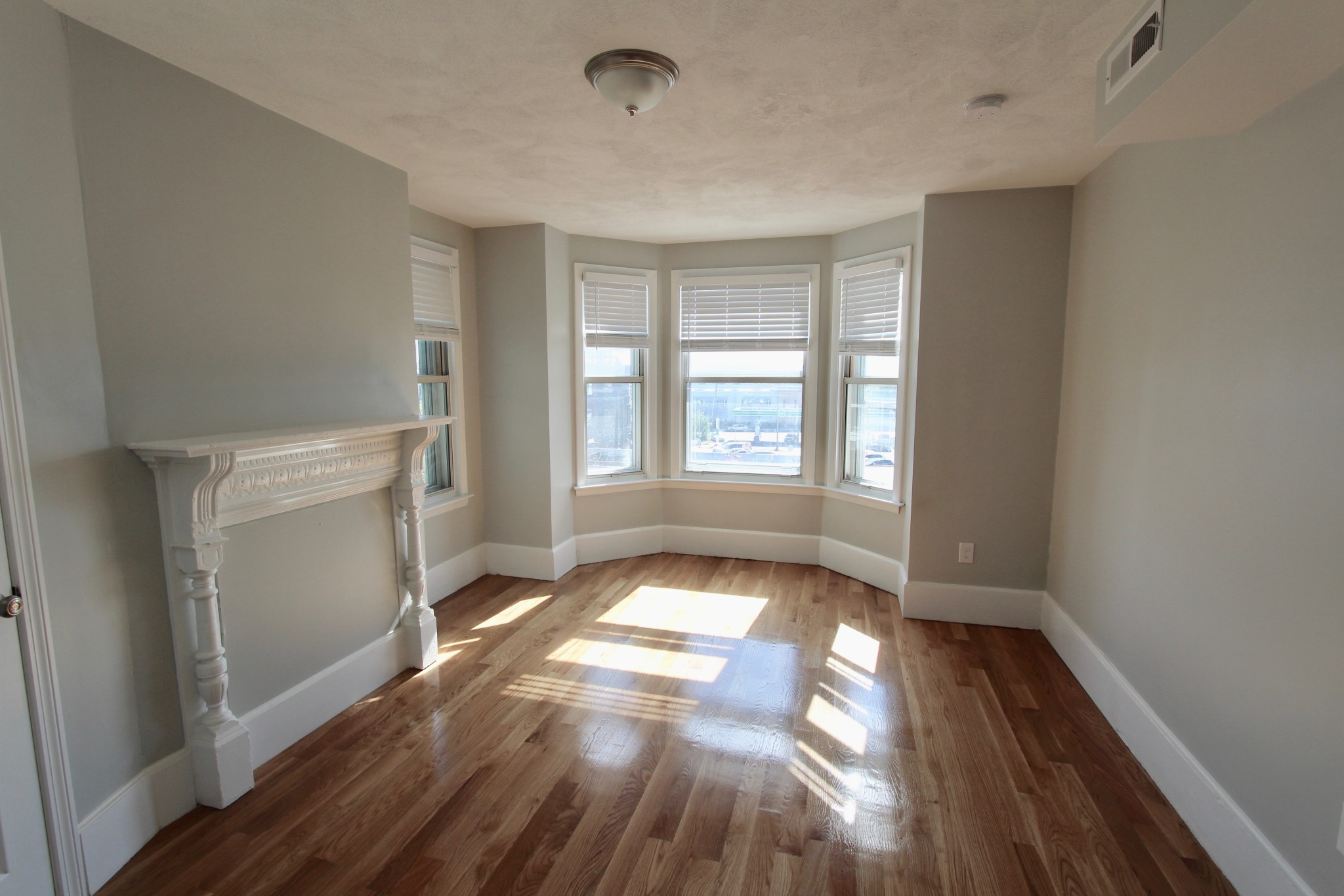 4 bed, 2 bath apartment for rent at 460 Saratoga St Unit U3, East Boston — photo 3 of 9