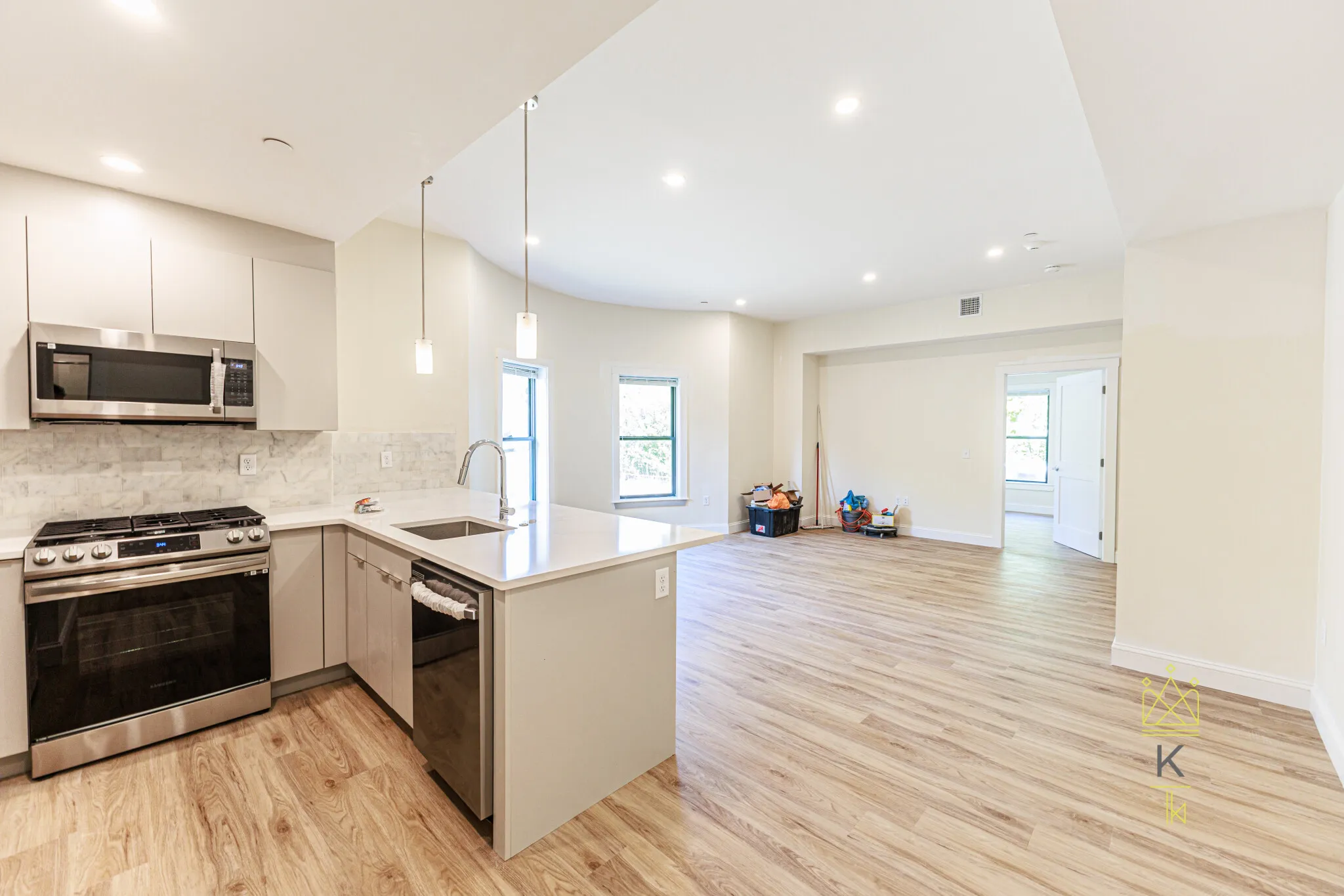 3 bed, 2 bath apartment for rent at 460 Washington St Unit 1, Brighton