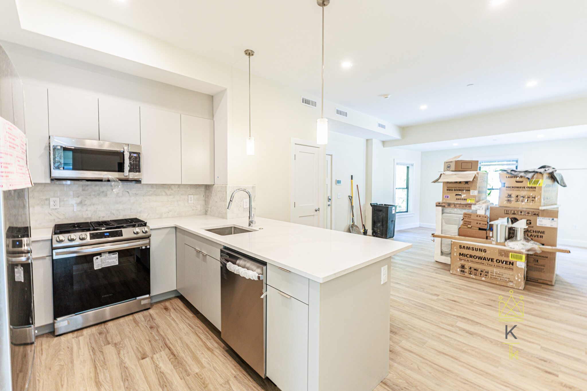 2 bed, 1.5 bath apartment for rent at 460 Washington St Unit 2, Brighton — photo 2 of 14