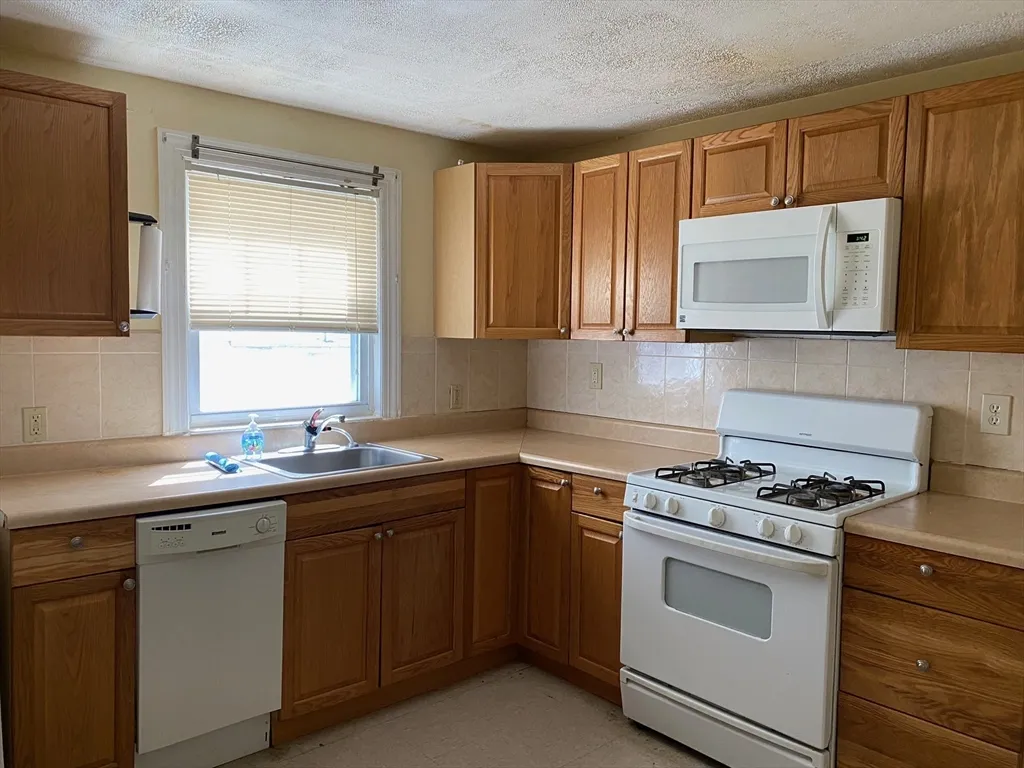 2 bed, 1 bath apartment for rent at 460A Highland Ave Unit 2, Malden — photo 1 of 7