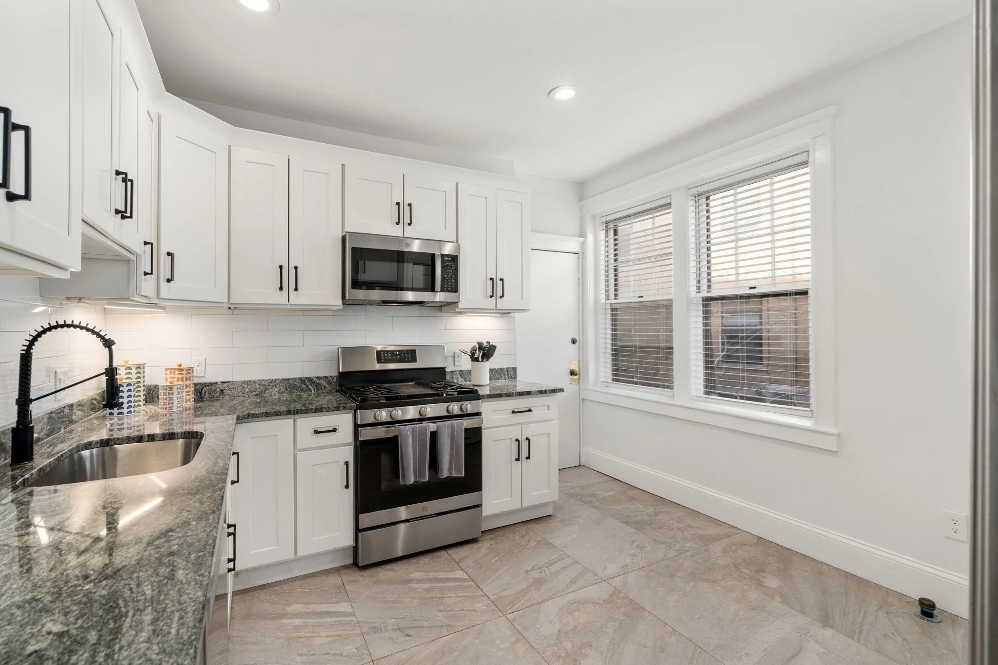 2 bed, 1 bath apartment for rent at 461 Washington St Unit 1, Coolidge Corner — photo 4 of 14