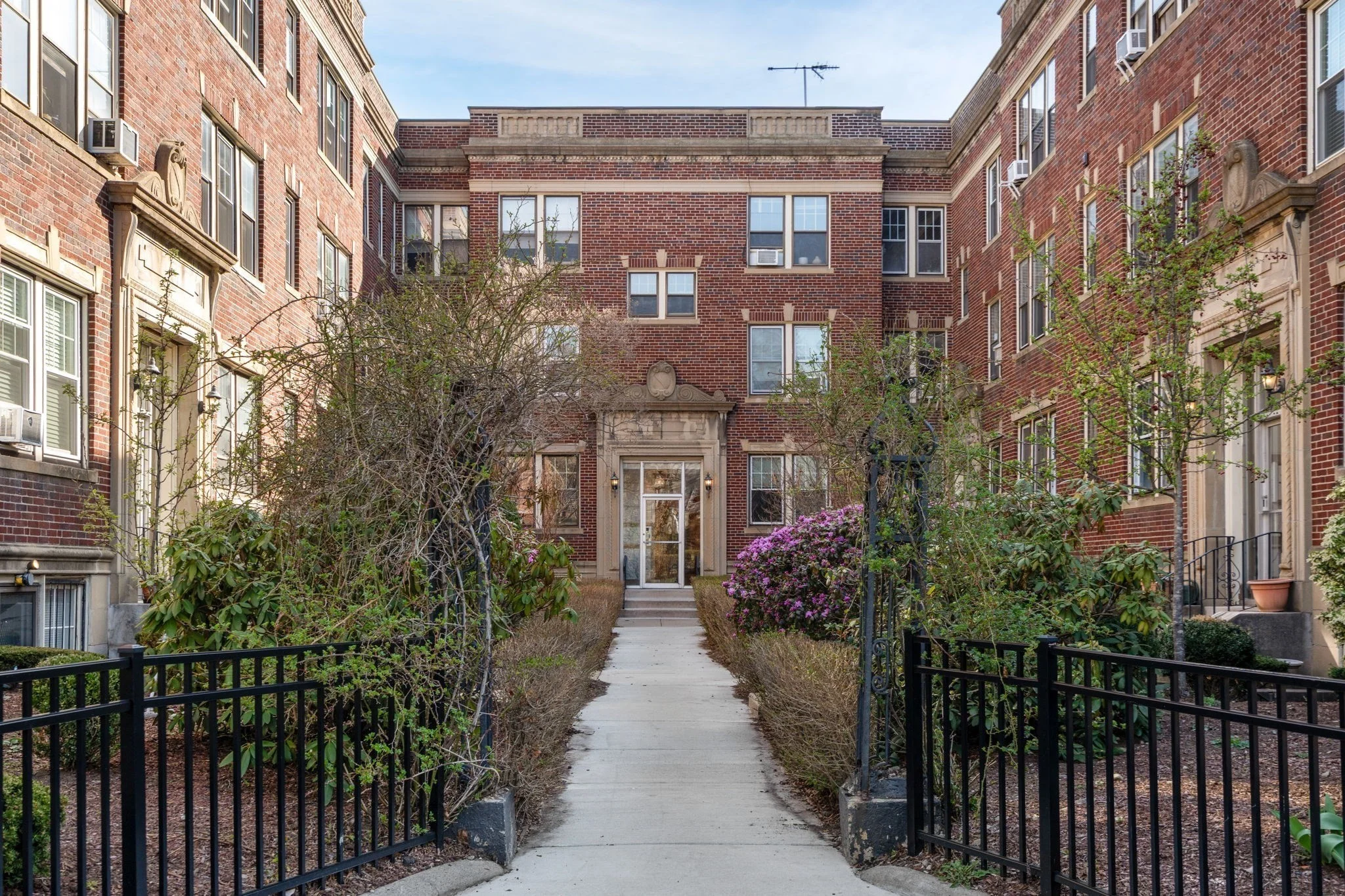 2 bed, 1 bath apartment for rent at 461 Washington St Unit 1, Coolidge Corner — photo 13 of 14