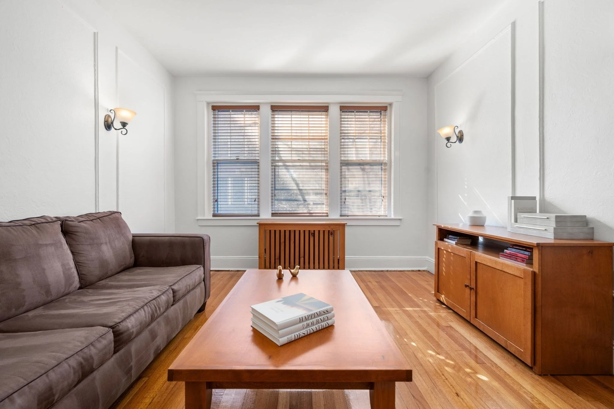 2 bed, 1 bath apartment for rent at 461 Washington St Unit 1, Coolidge Corner — photo 2 of 14