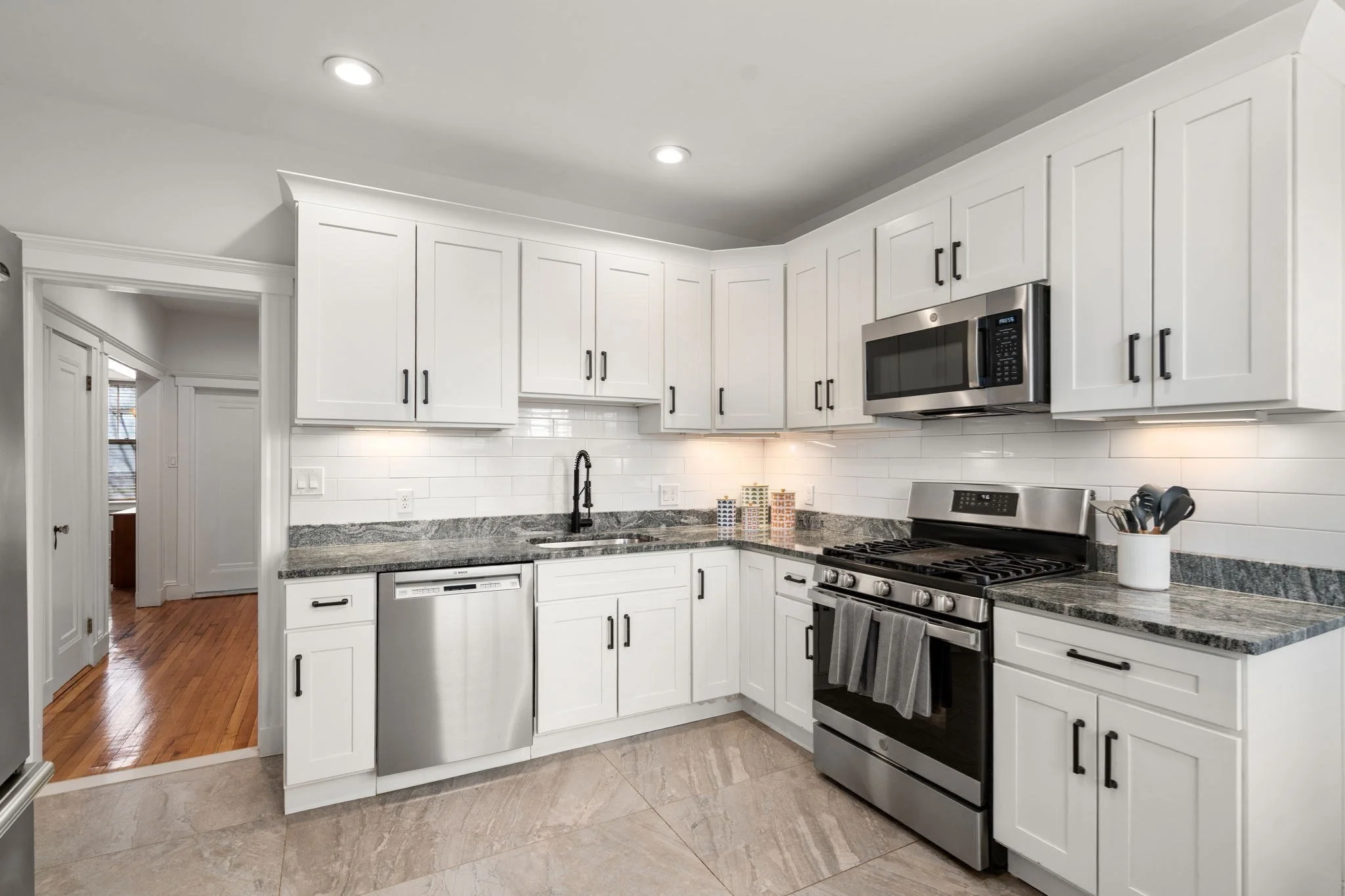 2 bed, 1 bath apartment for rent at 461 Washington St Unit 1, Coolidge Corner — photo 5 of 14